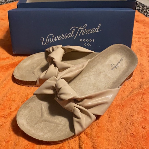 Universal Threads - Picture 2 of 3